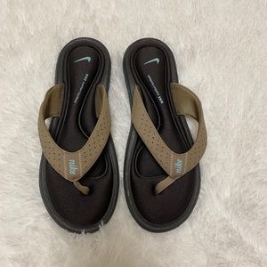 Women’s Nike Sandals Size 9 EUC
